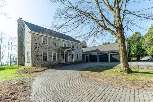 3582 E Norport Dr, Port Washington, WI, 53074-1158 | Card Image