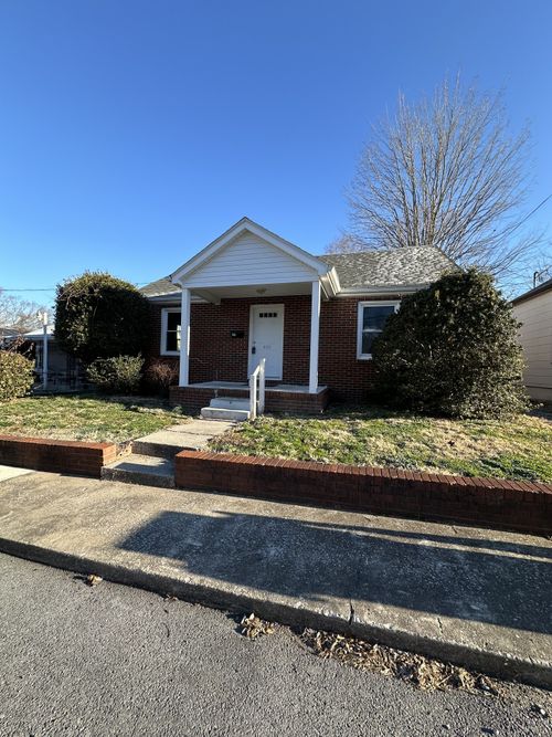 410 W 13th St, Hopkinsville, KY, 42240-2028 | Card Image