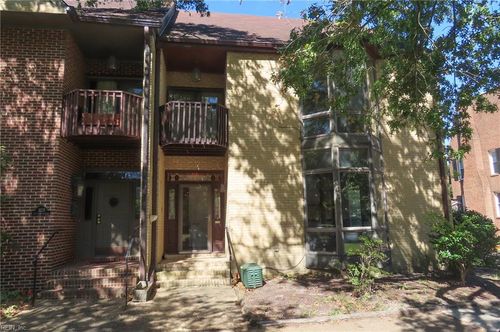 1233 Botetourt Gdns, Norfolk, VA, 23517-2201 | Card Image
