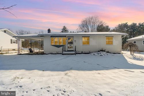 1011 E Main St, HEGINS, PA, 17938-9786 | Card Image