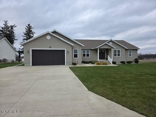 105 Pine Ridge Ln, Upper Sandusky, OH, 43351-7503 | Card Image
