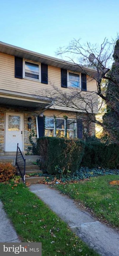 144 W Gaul St, WERNERSVILLE, PA, 19565-1220 | Card Image