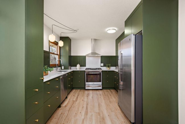 upper level kitchen | Image 7
