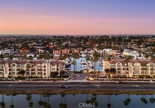 301-4167 Warner Ave, Huntington Beach, CA, 92649-4260 | Card Image