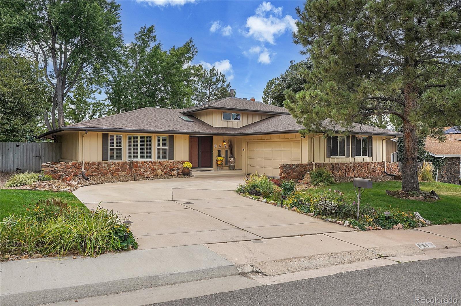 Monmouth Pl, Denver, CO 80237