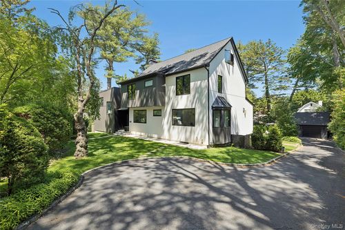 112 Huntington Rd, Port Washington, NY, 11050-3512 | Card Image