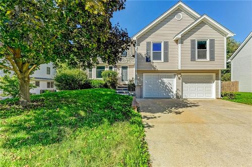 820 Black Oak Dr, Liberty, MO, 64068-7414 | Card Image