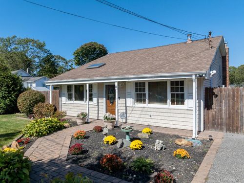 3 Hoover Ct, Mastic, NY, 11950-1907 | Card Image