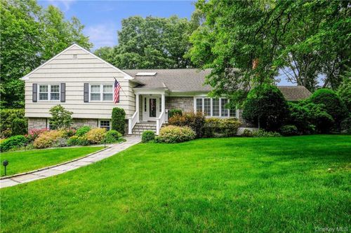 4 Iroquois Trl, Harrison, NY, 10528-1806 | Card Image