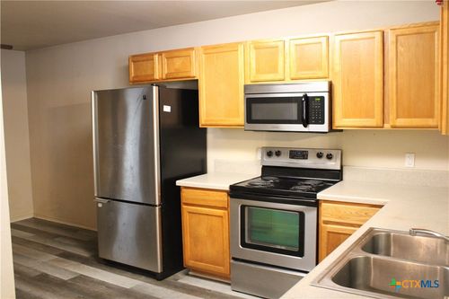 415 E 4th Ave, Belton, TX, 76513-3108 | Card Image