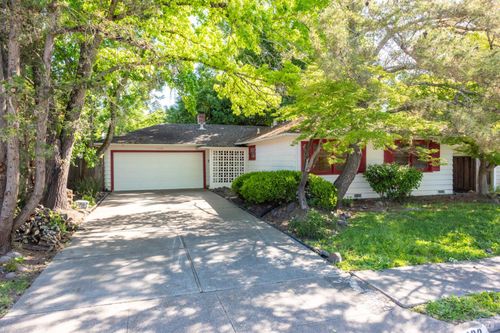 1102 Michigan Dr, Santa Rosa, CA, 95405-7334 | Card Image