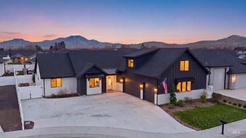2590 E Mcintosh Ct, Emmett, ID, 83617-8024 | Card Image