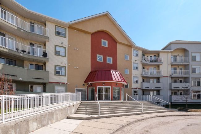 2209 - 700 Willowbrook Road Nw, Home with 2 bedrooms, 2 bathrooms and 1 parking in Airdrie AB | Image 3