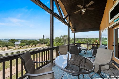 617 Lake Island Dr, Canyon Lake, TX, 78133-3277 | Card Image