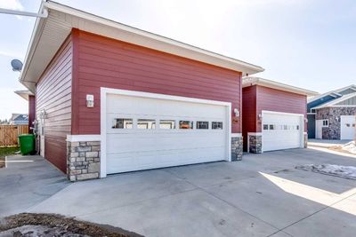 42 Violet Close, Home with 4 bedrooms, 3 bathrooms and 6 parking in Olds AB | Image 2