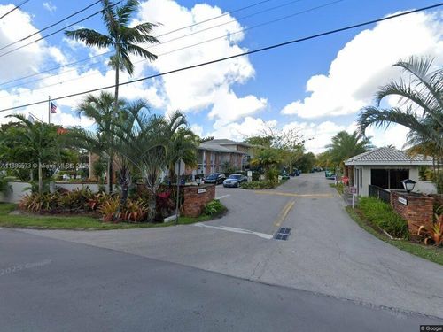 6782-6782 Brookline Dr, Hialeah, FL, 33015-2442 | Card Image