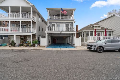 46 Wyoming Ave, Long Beach, NY, 11561-1426 | Card Image