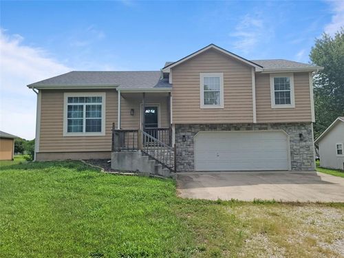 521 Hayes St, Pomona, KS, 66076-8119 | Card Image