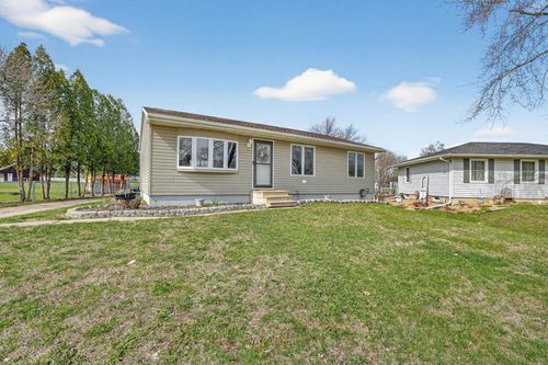 113 Shirley Ave, Elk Run Heights, IA, 50707-1434 | Card Image