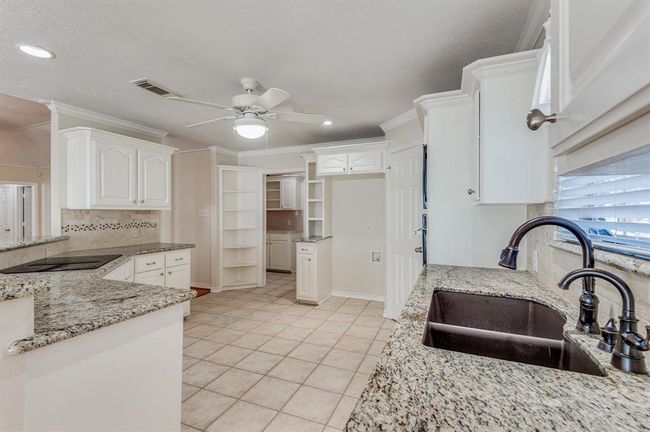341 Sam Houston Loop, House other with 3 bedrooms, 2 bathrooms and 4 parking in Pointblank TX | Image 10