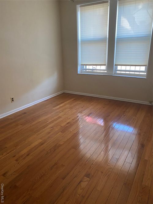 apt-2b-22 27th St, Astoria, NY, 11105-3137 | Card Image