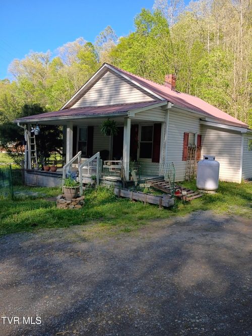 32222 Old Saltworks Rd, Meadowview, VA, 24361-4710 | Card Image