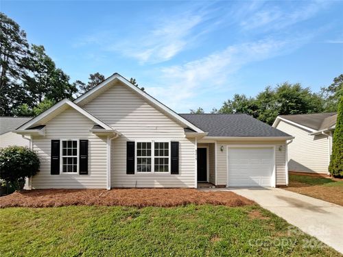 8219 Pozzi Rd, Charlotte, NC, 28216-2330 | Card Image