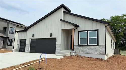 1009 Branchwood Ln, Raymore, MO, 64083-8781 | Card Image