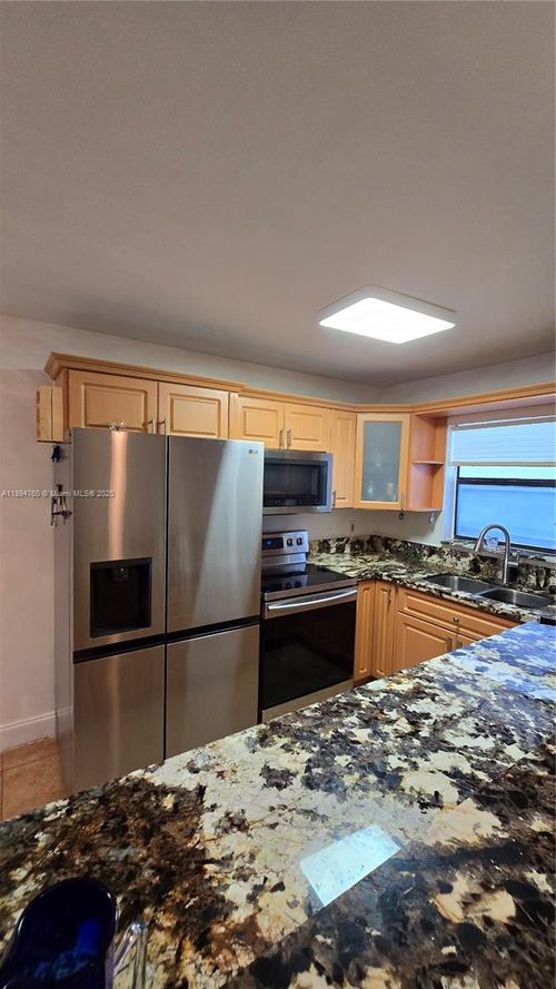 apt-423-13500 Ne 3rd Ct, North Miami, FL, 33161-3671 | Card Image