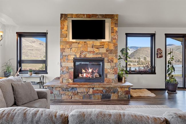 9701 Mt Highway 200, House other with 3 bedrooms, 2 bathrooms and null parking in Dixon MT | Image 6