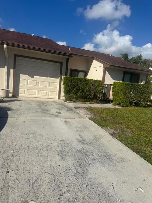 27 Kensington Ln, Boynton Beach, FL, 33426-7711 | Card Image