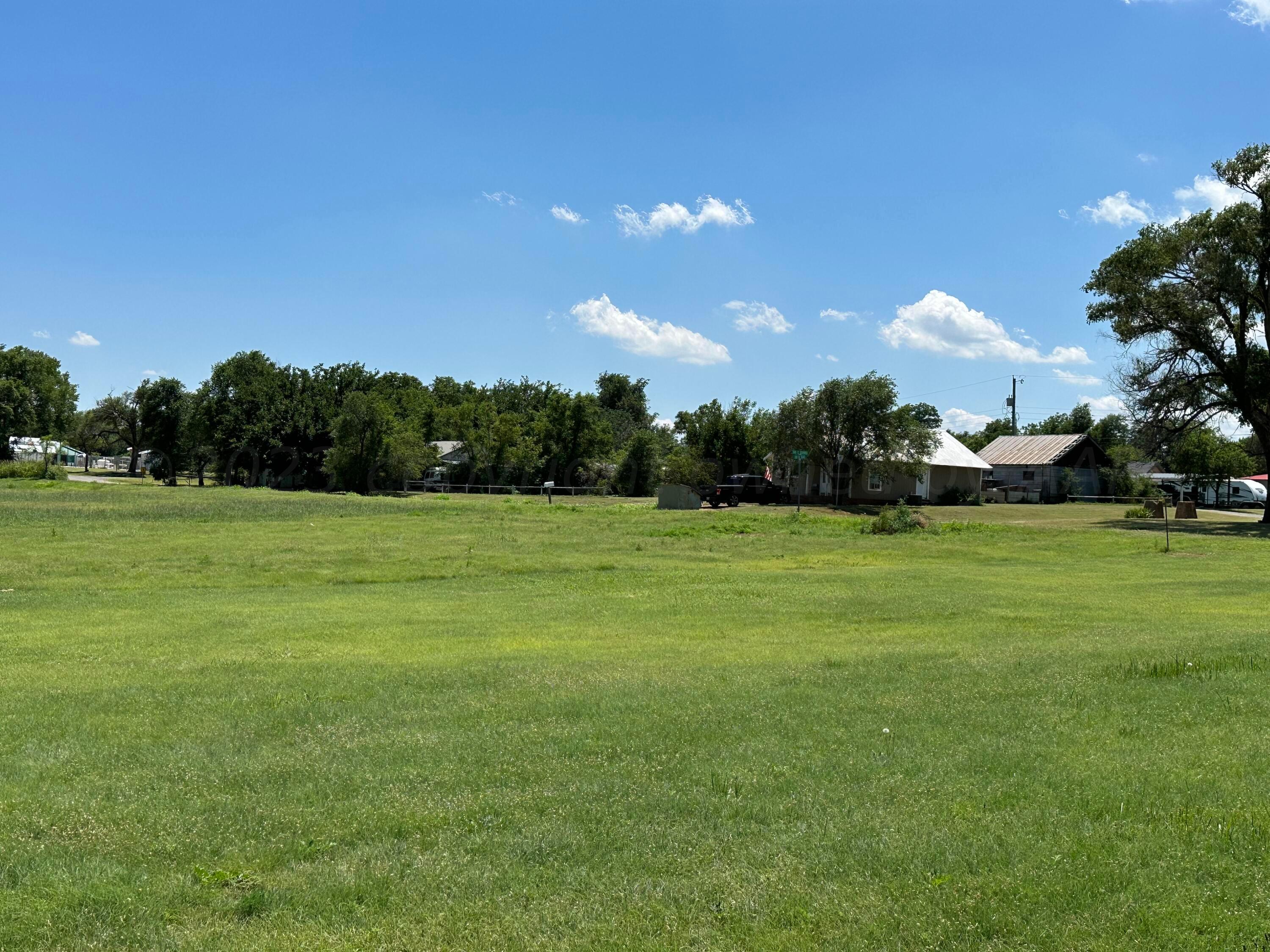 Land in Shamrock