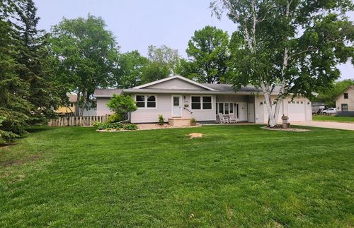 1206 W Ash Ave, Olivia, MN, 56277-1530 | Card Image