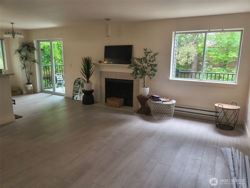 e201-15415 35th Ave W, Lynnwood, WA, 98087-8467 | Card Image