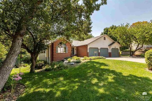 3913 Barbara Ln, Manhattan, KS, 66503-7573 | Card Image