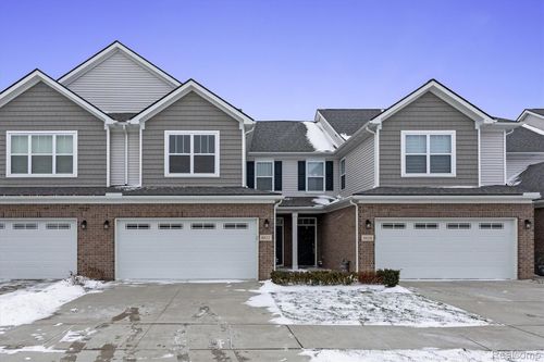 8832 Pioneer St, Washington Township, MI, 48094-2974 | Card Image