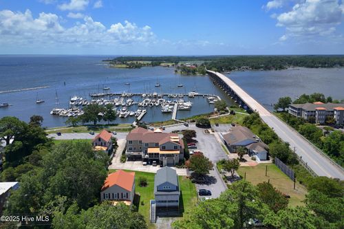 511 New St, Oriental, NC, 28571-5401 | Card Image