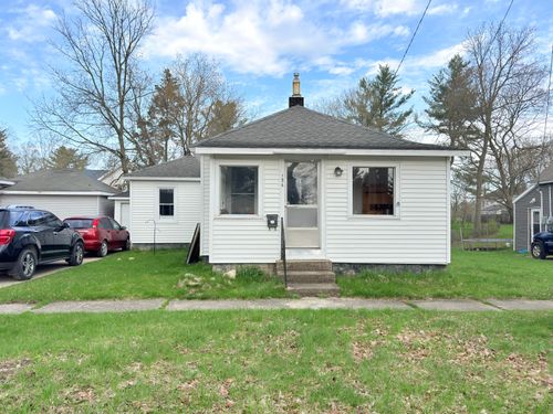 136 W 5th Ave, Reed City, MI, 49677-1070 | Card Image