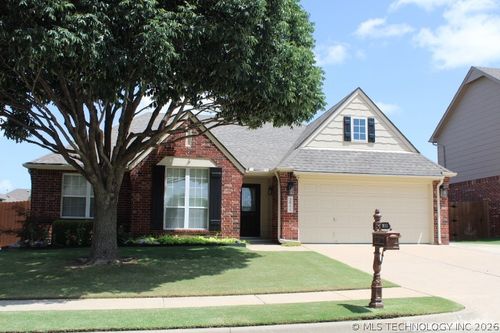 2011 120th St, Jenks, OK, 74037-2990 | Card Image