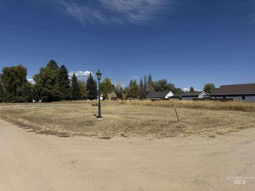 201 E Spruce Ave, Fairfield, ID, 83327 | Card Image