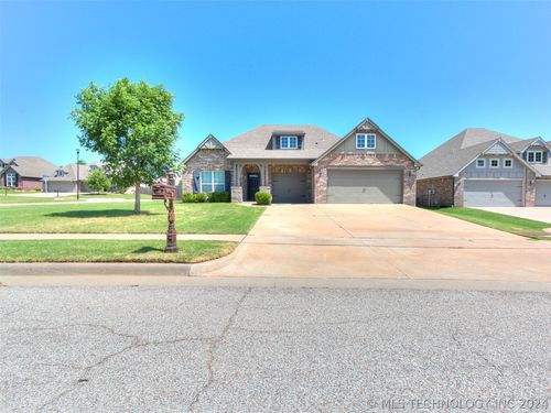 2602 W Van Buren Circle, Broken Arrow, OK, 74011 | Card Image