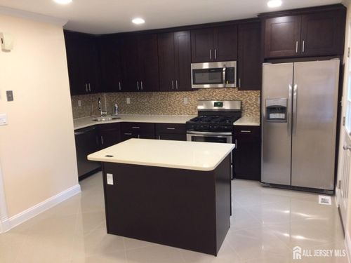 1 Mochen Ct, Sayreville, NJ, 08872-2205 | Card Image