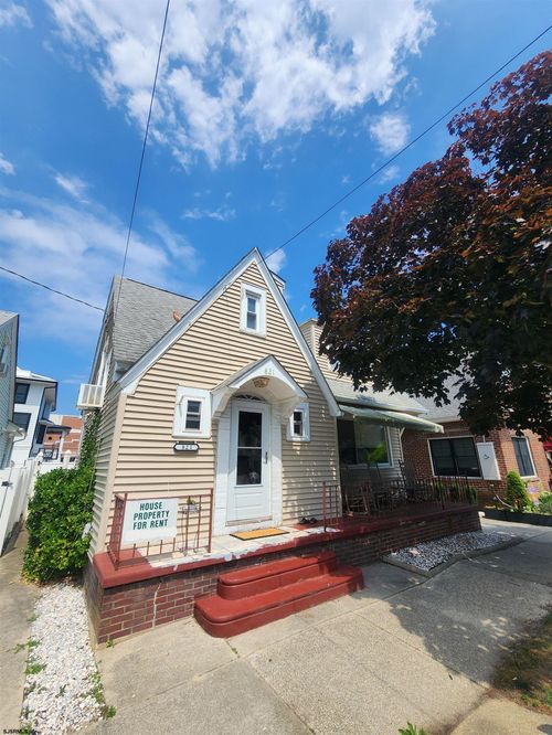 821 Pelham Pl, Ocean City, NJ, 08226-3850 | Card Image