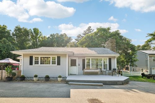 63 County Rd, East Freetown, MA, 02717-1629 | Card Image