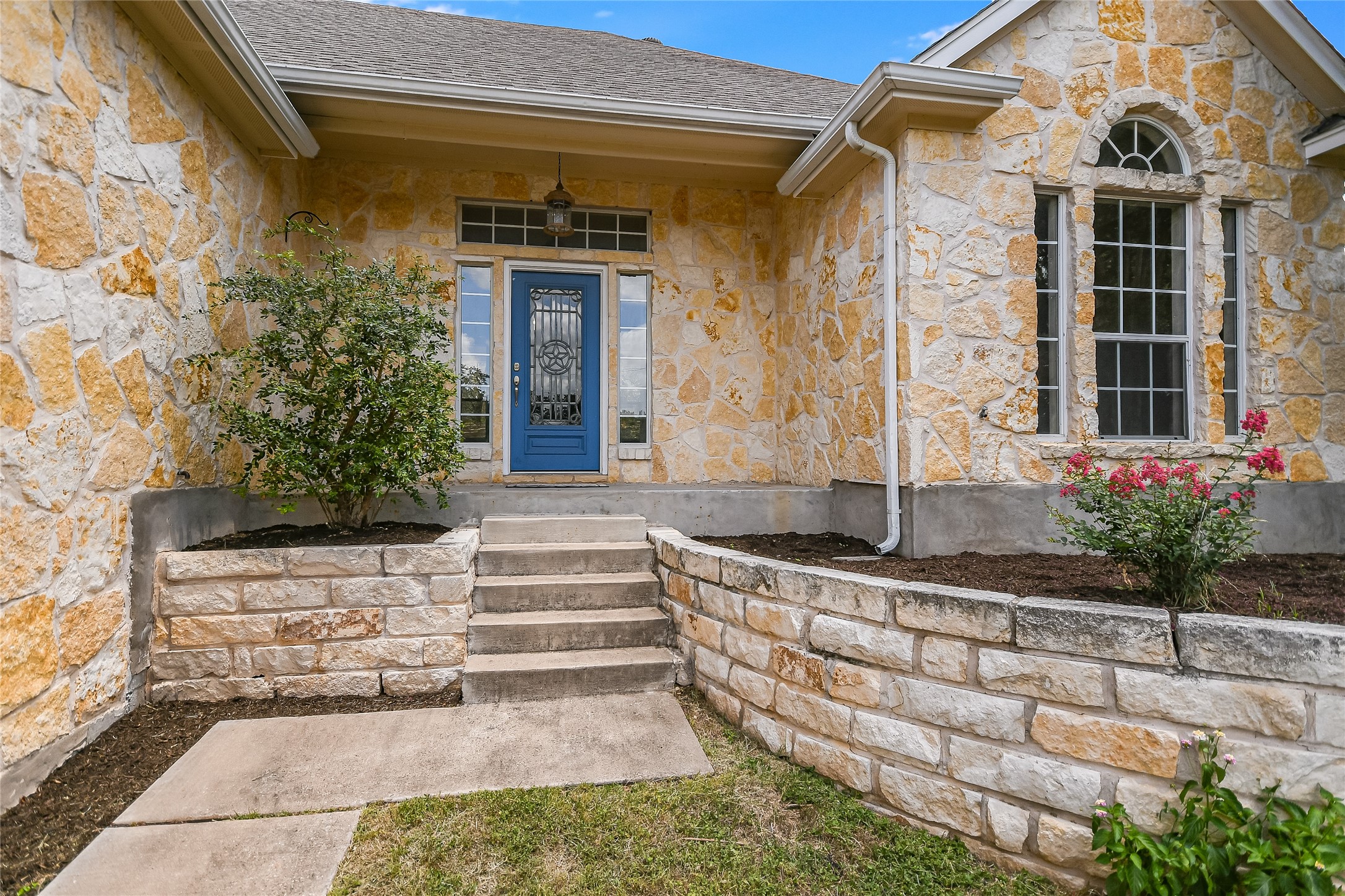Cowal Dr, Spicewood, TX 78669