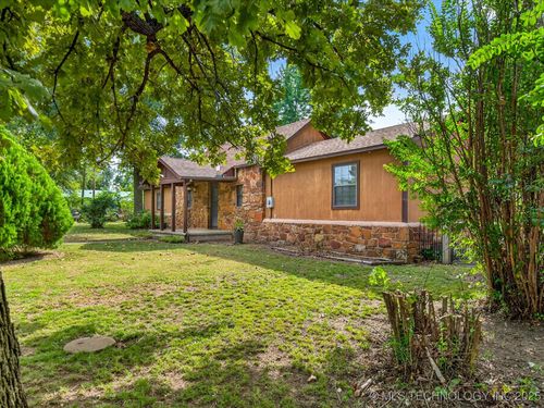 211 S Walker St, Copan, OK, 74022-4337 | Card Image