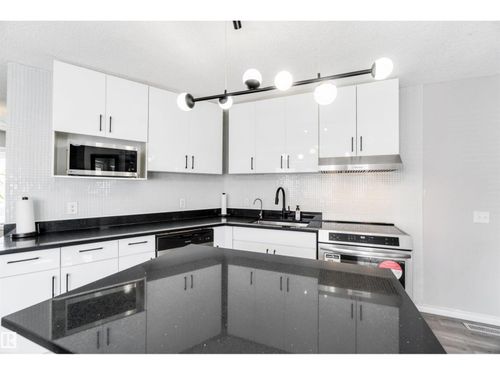 8304 157 Ave Nw, Edmonton, AB, T5Z2P8 | Card Image