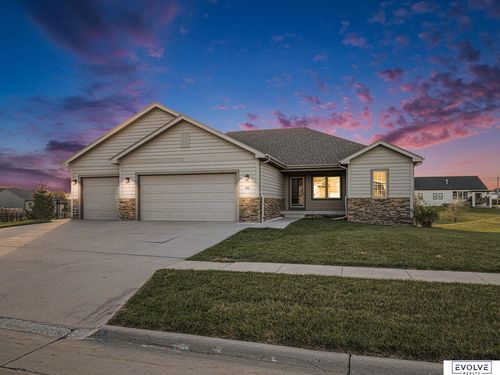 102 Firethorn Dr, Treynor, IA, 51575-5010 | Card Image