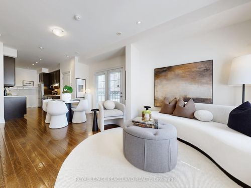 82 Hargrave Lane, Toronto, ON, M4N0A4 | Card Image