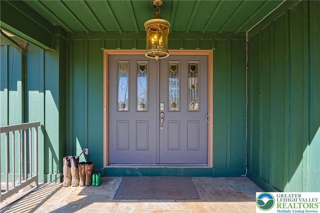 Blue Stone covered Entry | Image 15
